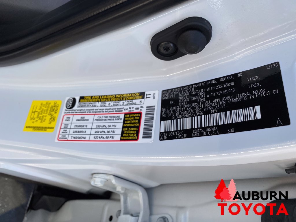 Used 2024 Toyota Highlander XLE AWD/4WD image 25