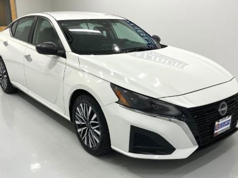 Used 2025 Nissan Altima 2.5 SV FWD image 7