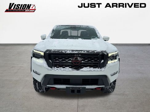 Used 2022 Nissan Frontier PRO-4X image 2