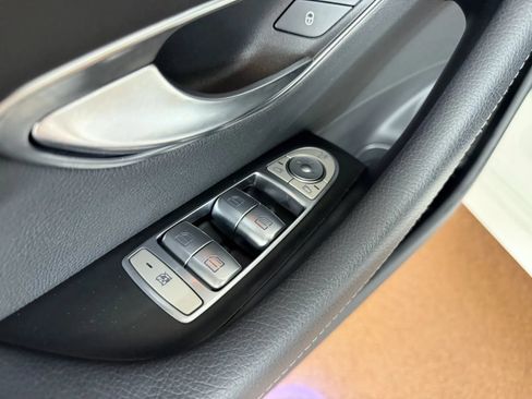 Used 2018 Mercedes-Benz E 300 4MATIC image 13