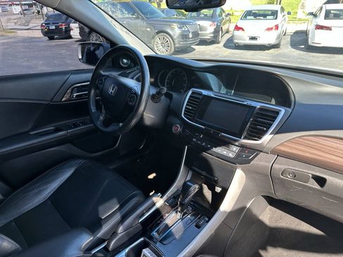 Used 2017 Honda Accord EX-L image 11