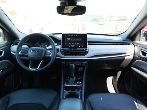 Used 2024 Jeep Compass Latitude image 29