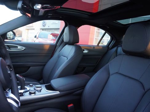 New 2025 Alfa Romeo Giulia AWD image 17