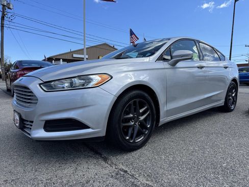 Used 2013 Ford Fusion SE FWD image 3