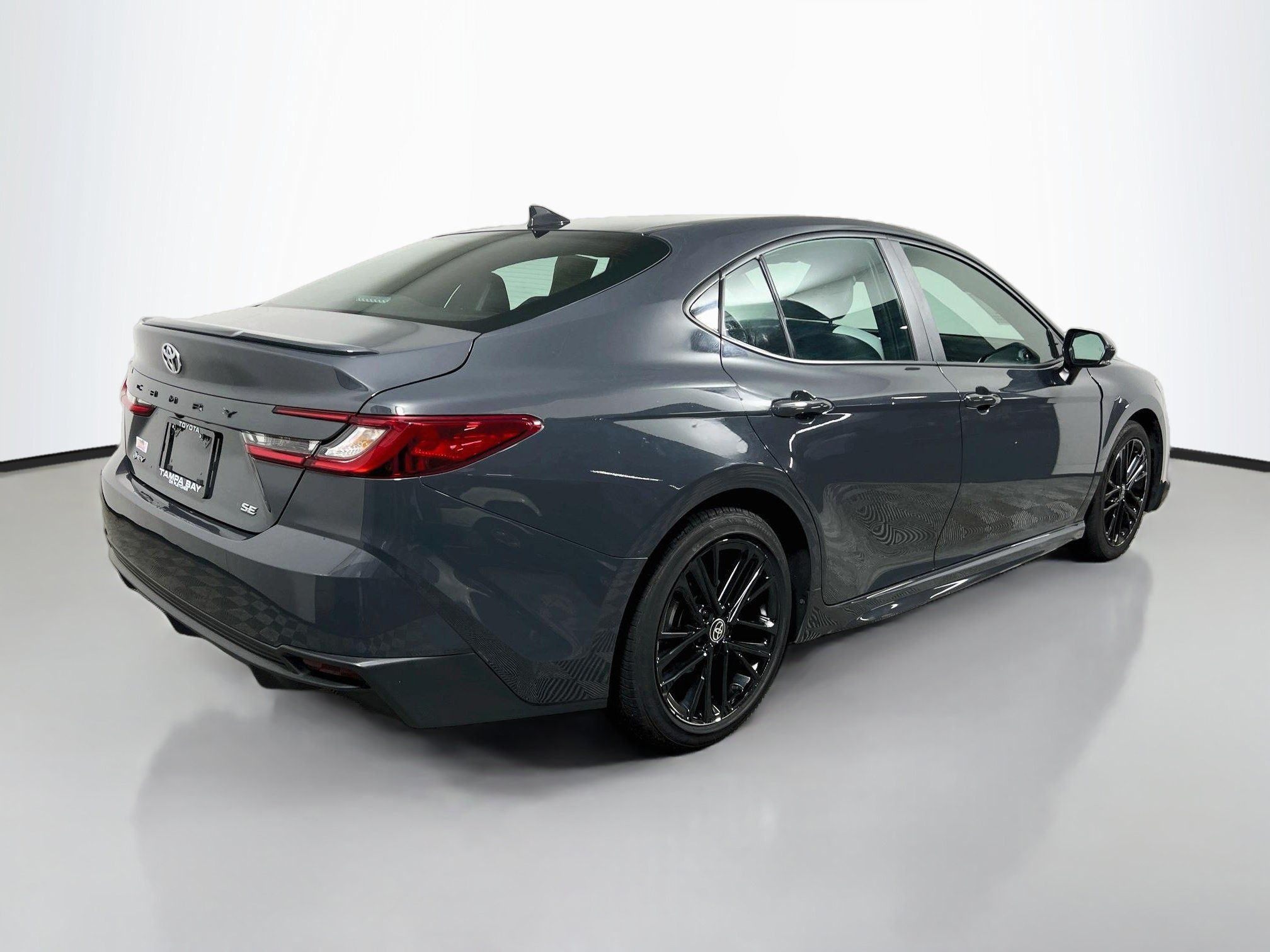 Used 2025 Toyota Camry SE FWD image 4