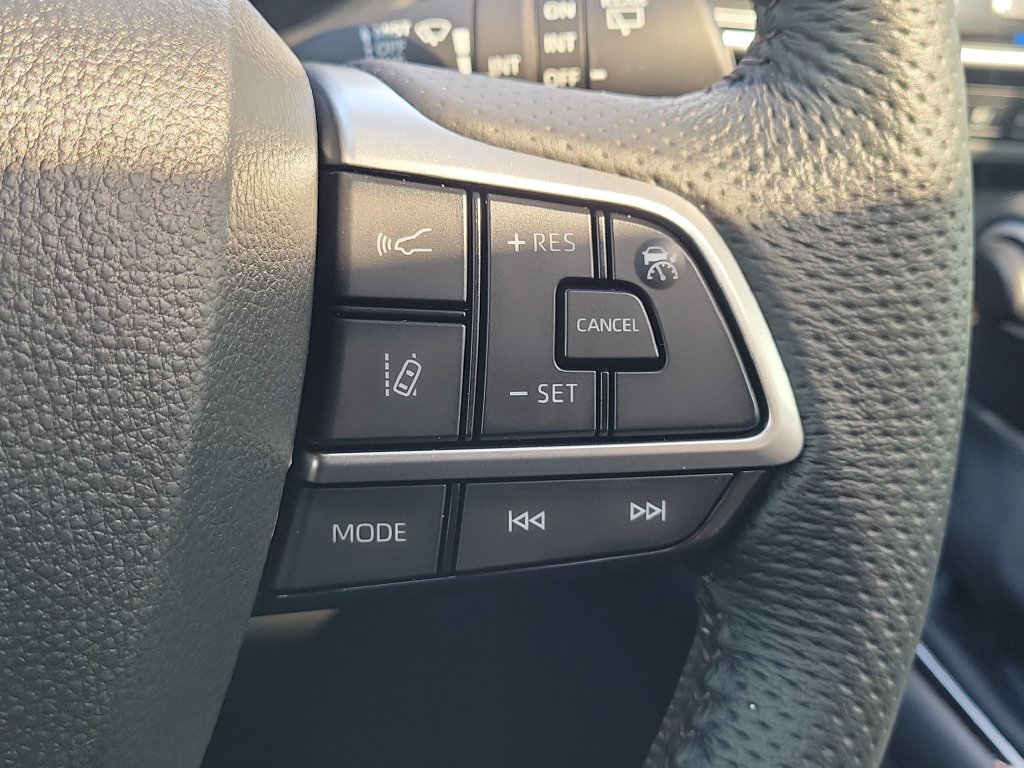 Used 2025 Toyota Sienna Limited FWD image 10