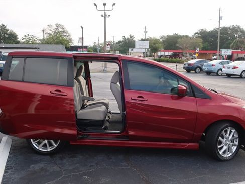 Used 2012 MAZDA MAZDA5 Touring w/ Moonroof & Audio Pkg image 10