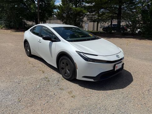 Certified 2024 Toyota Prius LE FWD image 1