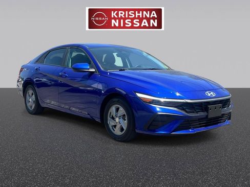 Used 2025 Hyundai Elantra SE w/ Cargo Package FWD image 1