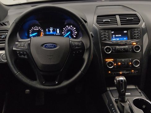Used 2018 Ford Explorer XLT FWD image 22