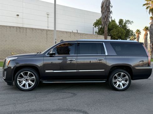 Used 2015 Cadillac Escalade ESV Premium image 2