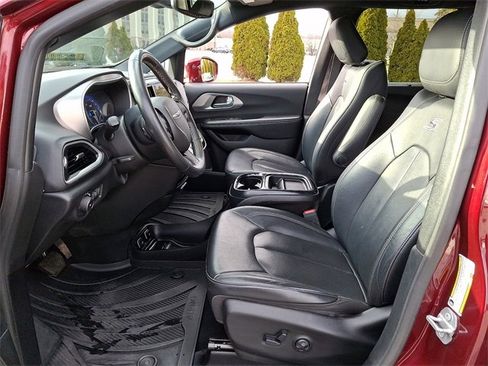 Used 2020 Chrysler Pacifica Touring-L image 15