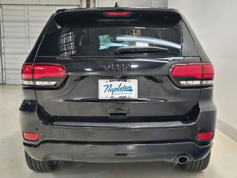Used 2018 Jeep Grand Cherokee Altitude RWD image 4