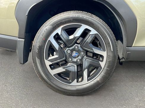 Used 2025 Subaru Forester Limited image 31