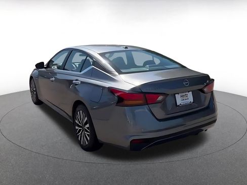Used 2025 Nissan Altima 2.5 SV FWD image 11