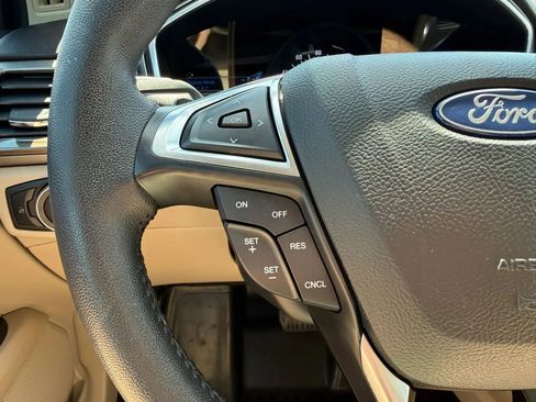 Used 2018 Ford Fusion SE w/ Fusion SE Technology Package FWD image 18