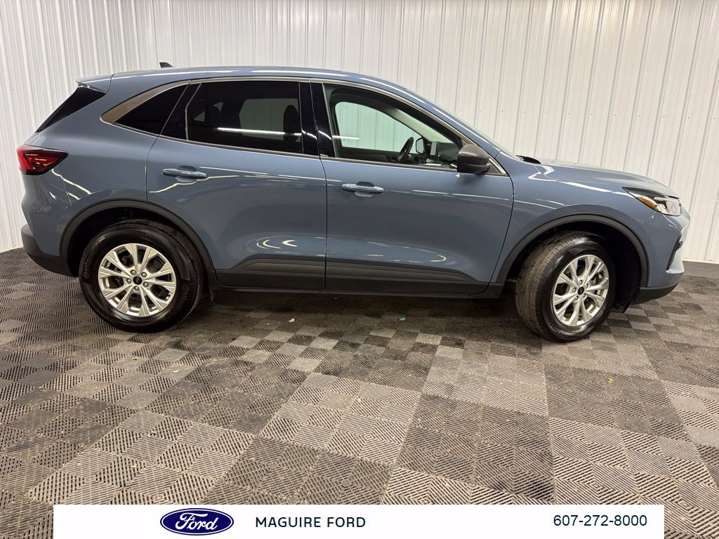 Used 2024 Ford Escape Active AWD/4WD image 2