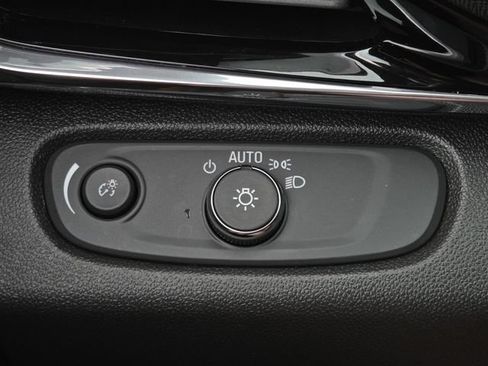 Used 2024 Buick Envista Sport Touring w/ Convenience I Package FWD image 10