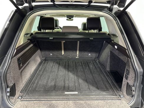 Used 2020 Land Rover Range Rover HSE image 16