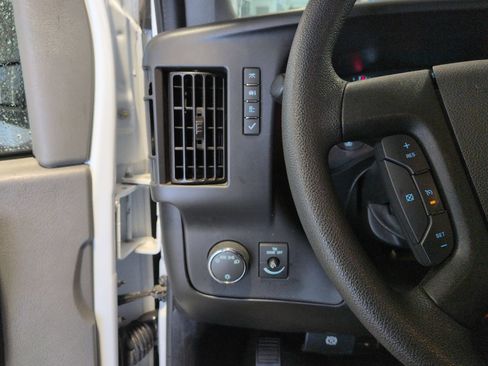 Used 2024 Chevrolet Express 2500 w/ Driver Convenience Package RWD image 16