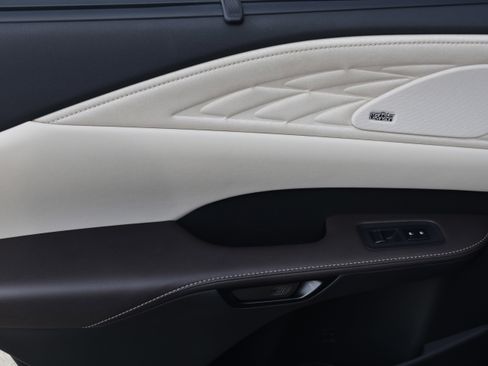 Used 2025 Lexus RX 450h AWD w/ Convenience Package image 36