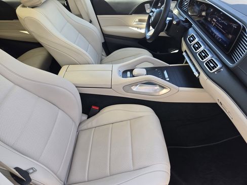 Used 2025 Mercedes-Benz GLS 450 4MATIC image 10
