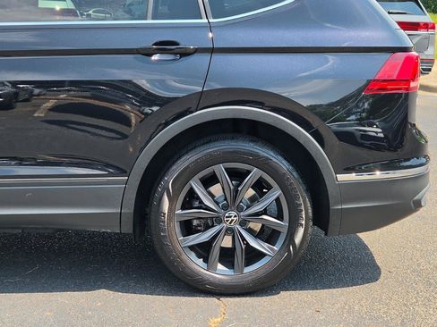 Certified 2023 Volkswagen Tiguan SE w/ Panoramic Sunroof Package FWD image 14