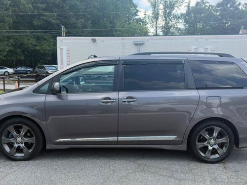 Used 2015 Toyota Sienna SE w/ SE Preferred Package FWD image 5