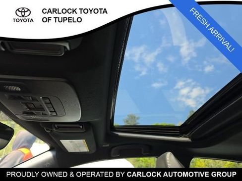 Used 2025 Toyota Camry SE w/ Convenience Package image 10