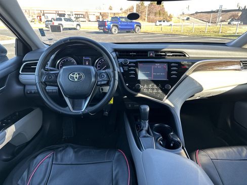 Used 2018 Toyota Camry LE image 25