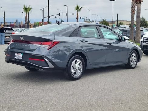 Certified 2026 Hyundai Elantra SE FWD image 4