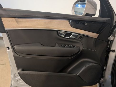 Used 2025 Volvo XC90 T8 Plus image 11