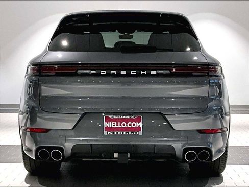 Used 2025 Porsche Cayenne S image 9