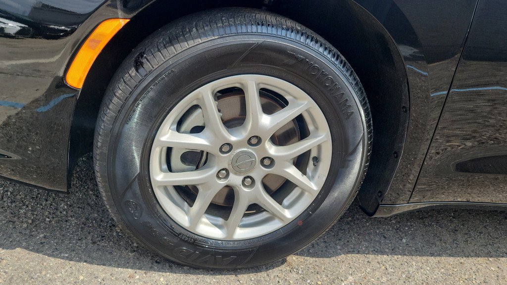 Used 2025 Chrysler Pacifica Select FWD image 37
