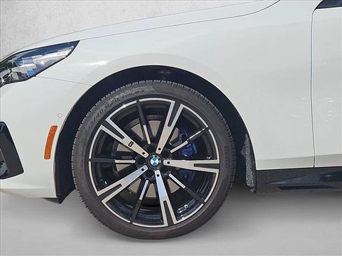 Used 2026 BMW 530i w/ M Sport Package RWD image 7