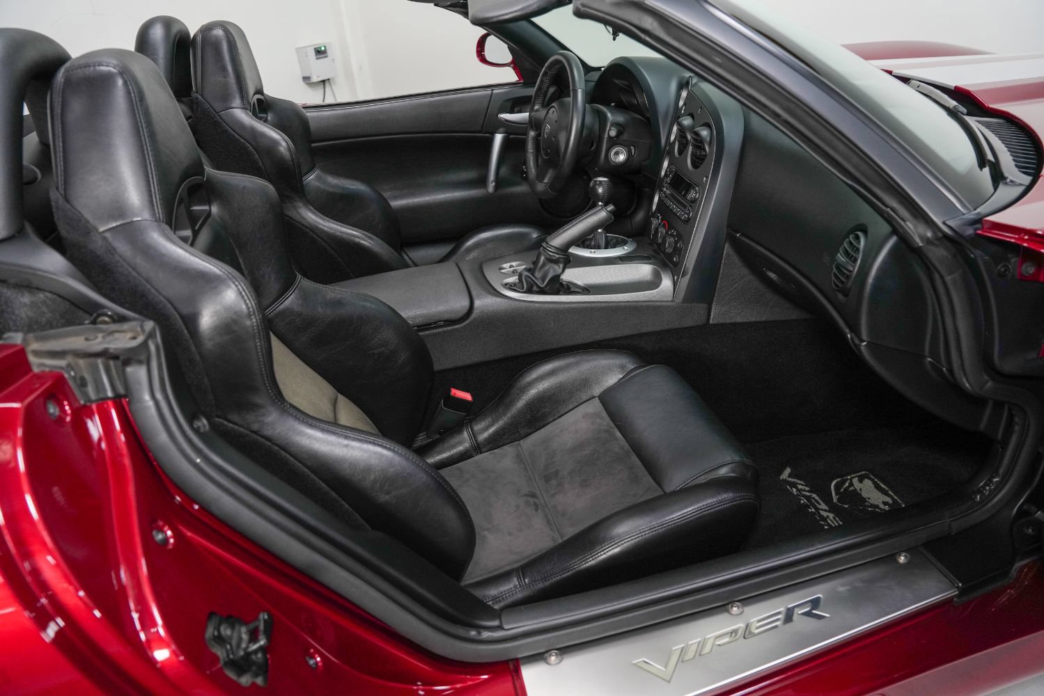 Used 2008 Dodge Viper SRT-10 RWD image 2