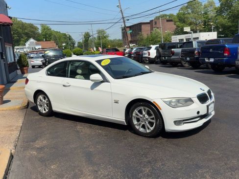 Used 2011 BMW 328i xDrive Coupe AWD/4WD image 4