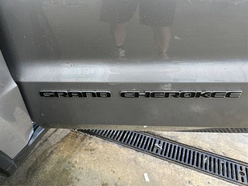 Used 2020 Jeep Grand Cherokee Limited AWD/4WD image 25