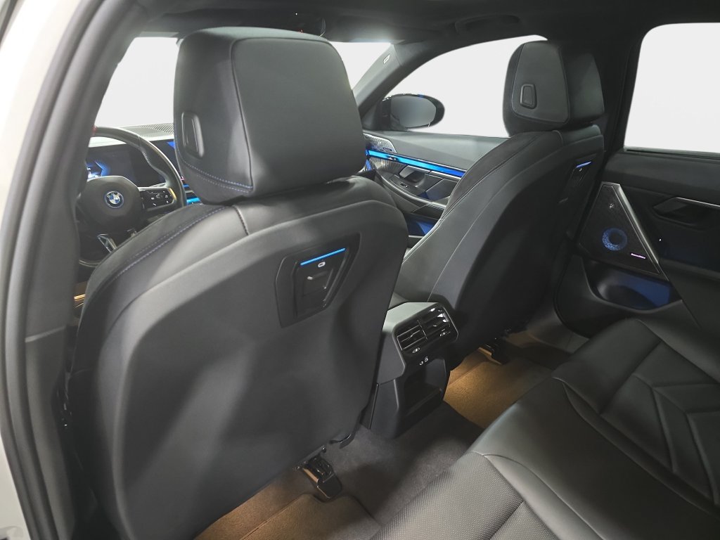 Certified 2024 BMW i5 M60 w/ Executive Package AWD/4WD image 9