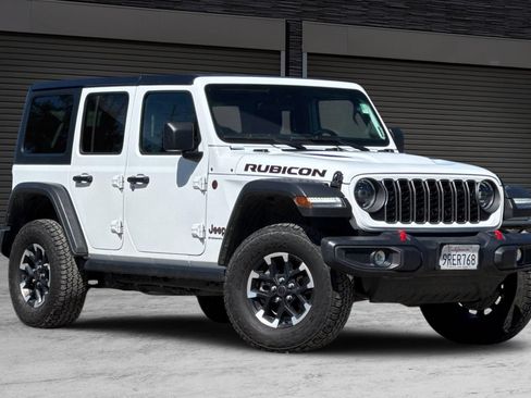Used 2025 Jeep Wrangler Unlimited Rubicon AWD/4WD image 2