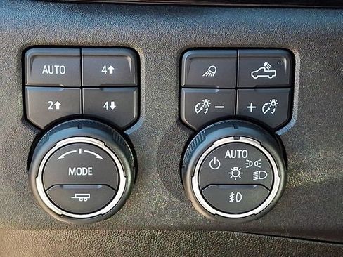 Used 2024 Chevrolet Silverado 2500 High Country w/ High Country Premium Package AWD/4WD image 24
