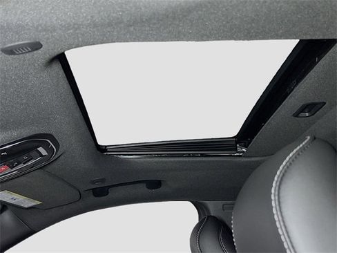 New 2025 Jeep Grand Cherokee Altitude image 25