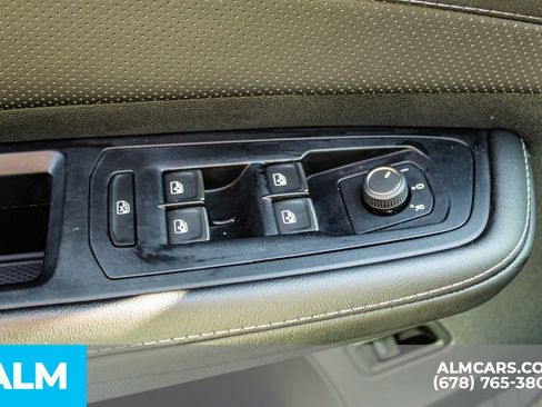 Used 2025 Volkswagen Atlas SE FWD image 40