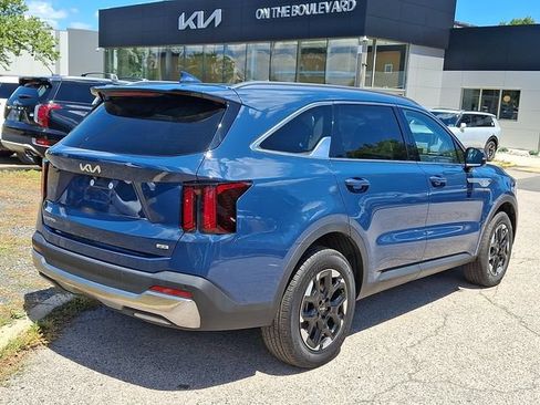 Certified 2024 Kia Sorento S w/ Panoramic Sunroof Package AWD/4WD image 6