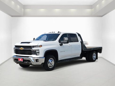 Used 2024 Chevrolet Silverado 3500 LT w/ Convenience Package AWD/4WD image 3