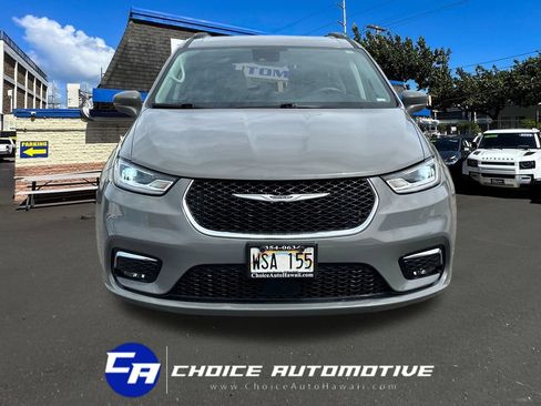 Used 2022 Chrysler Pacifica Touring-L FWD image 11