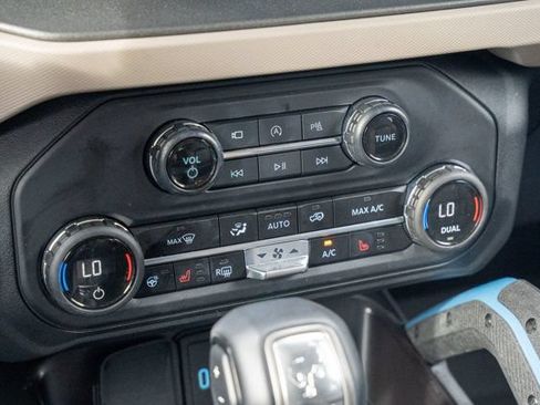 Used 2024 Ford Bronco Wildtrak AWD/4WD image 32