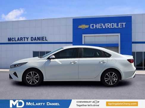 Used 2023 Kia Forte LXS FWD image 3