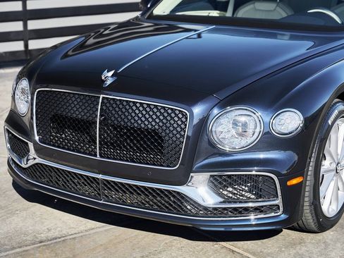 Used 2024 Bentley Flying Spur V8 AWD/4WD image 7