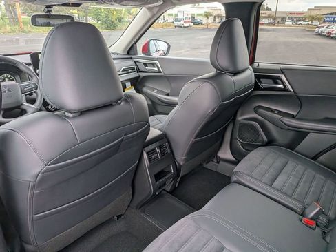 New 2025 Mitsubishi Outlander SE image 25